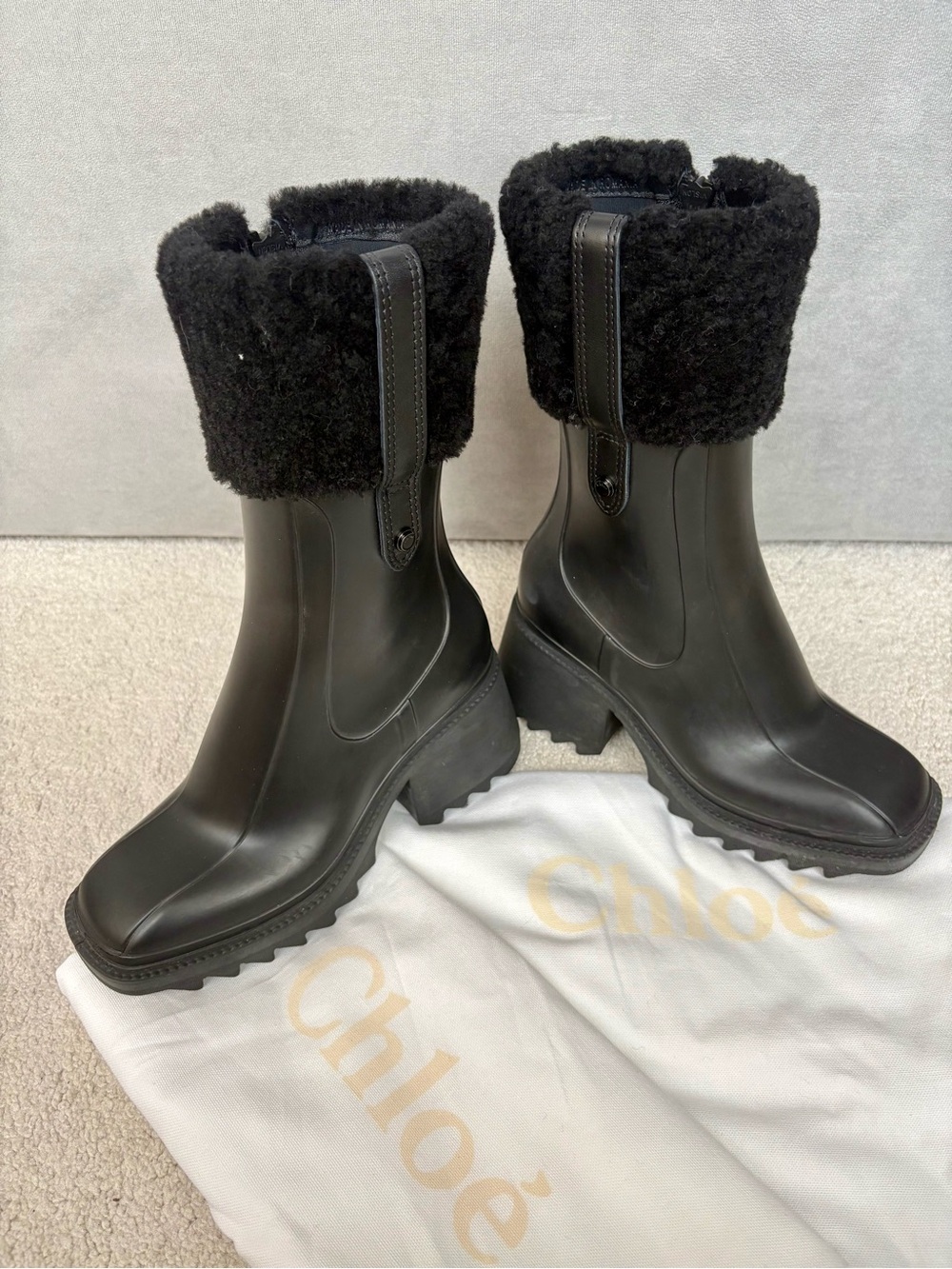 Chloe Betty Black Shearling-Trim Rain Boots